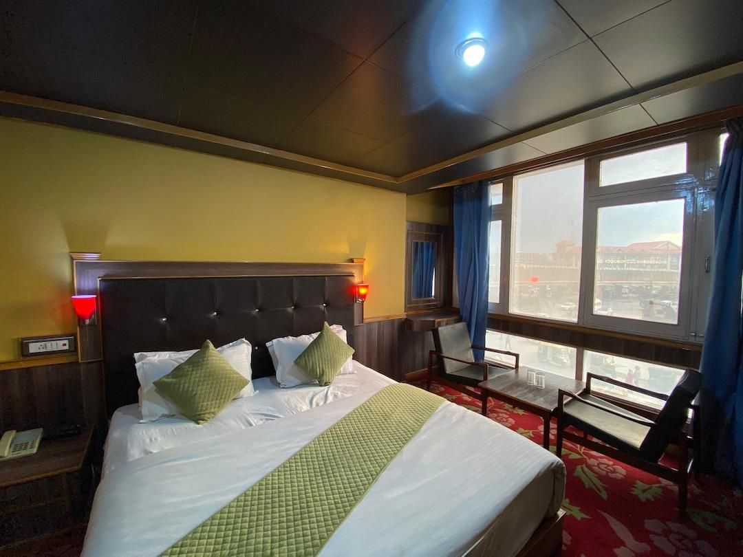 Hotel Jahangir Deluxe Room