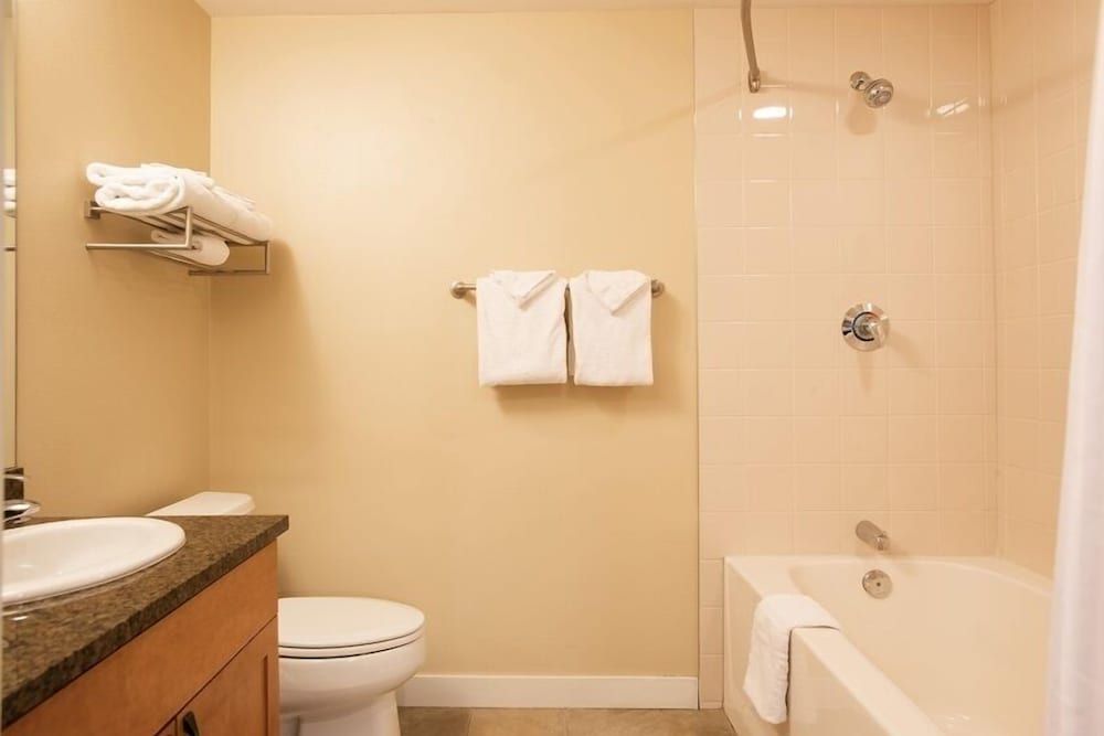 Fraser Crossing Founders Pointe Studio (Value) 3