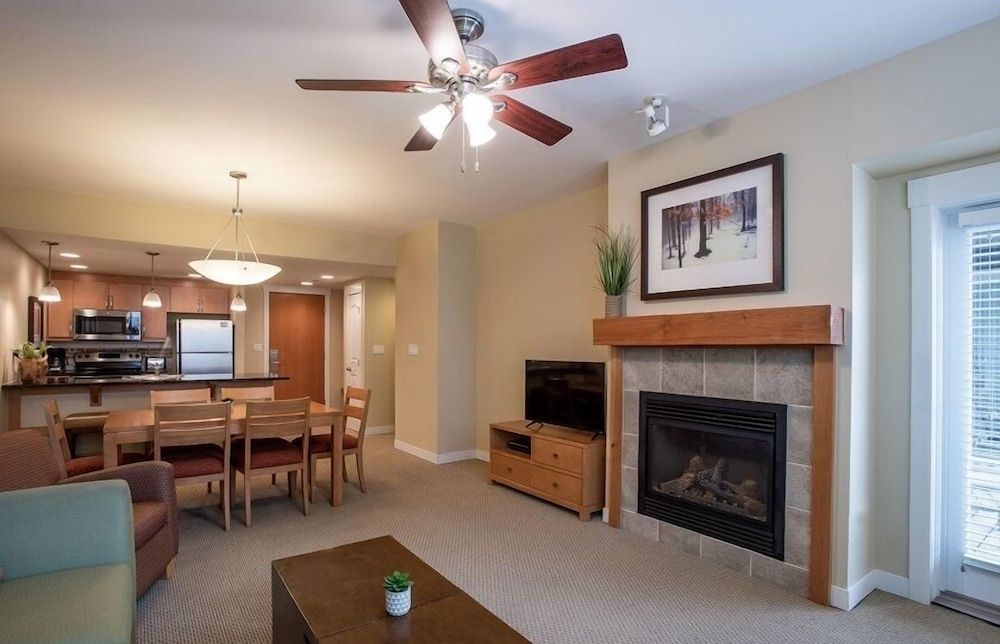 Fraser Crossing Founders Pointe Condo, 1 Bedroom, Kitchen (Select) 4