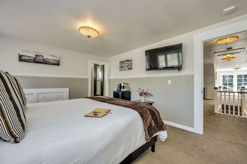 Craftsman Inn Luxury Room, 1 King Bed with Sofa bed (Palisades) 5