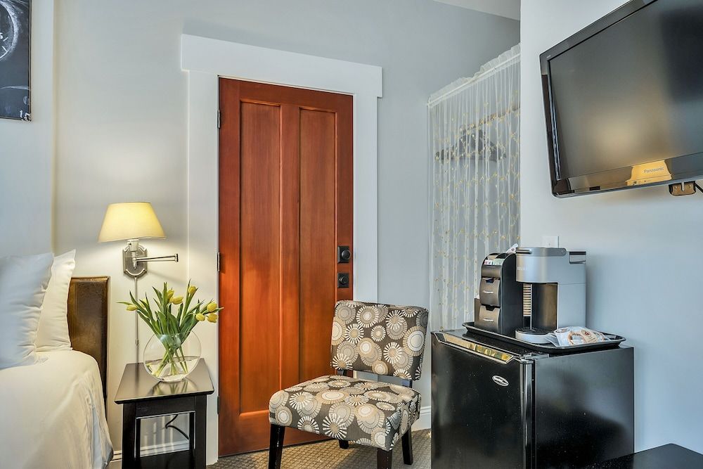 Craftsman Inn Luxury Room, 1 King Bed, Patio (Spring) 12