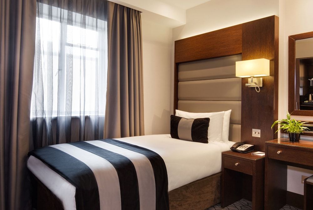 Paddington Court Rooms Deluxe Single Room