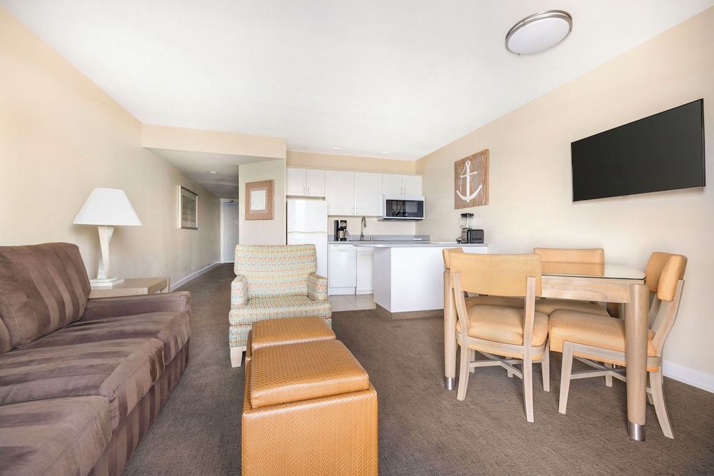 Hilton Vacation Club Riviera Beach & Shores 1 Bedroom Ocean View King Suite with Balcony 10