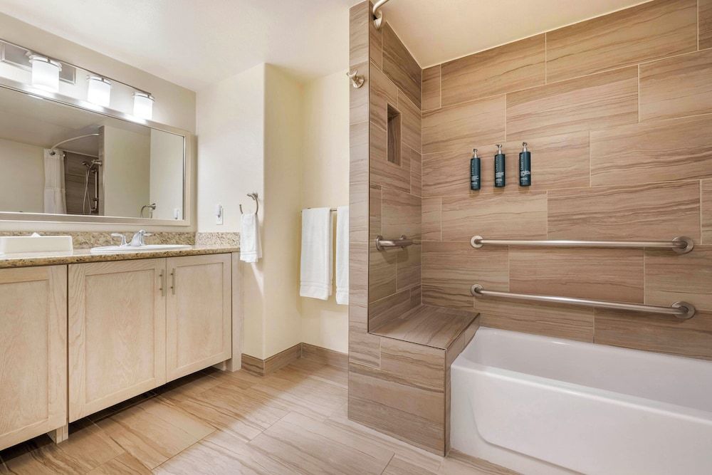 Hilton Vacation Club Riviera Beach & Shores 2 Bedroom Ocean View 1 King 2 Twins Access Tub 3