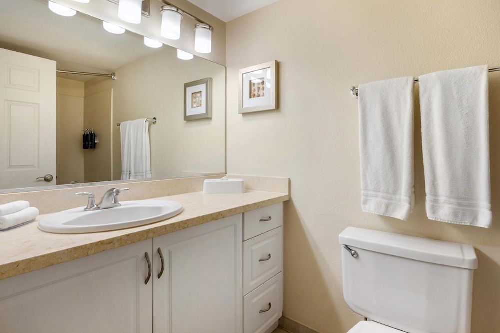 Hilton Vacation Club Riviera Beach & Shores 1 Bedroom Ocean View King Suite with Balcony 9