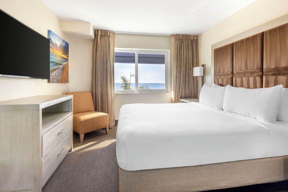 1 Bedroom 2 Bath Ocean View King Suite Balcony