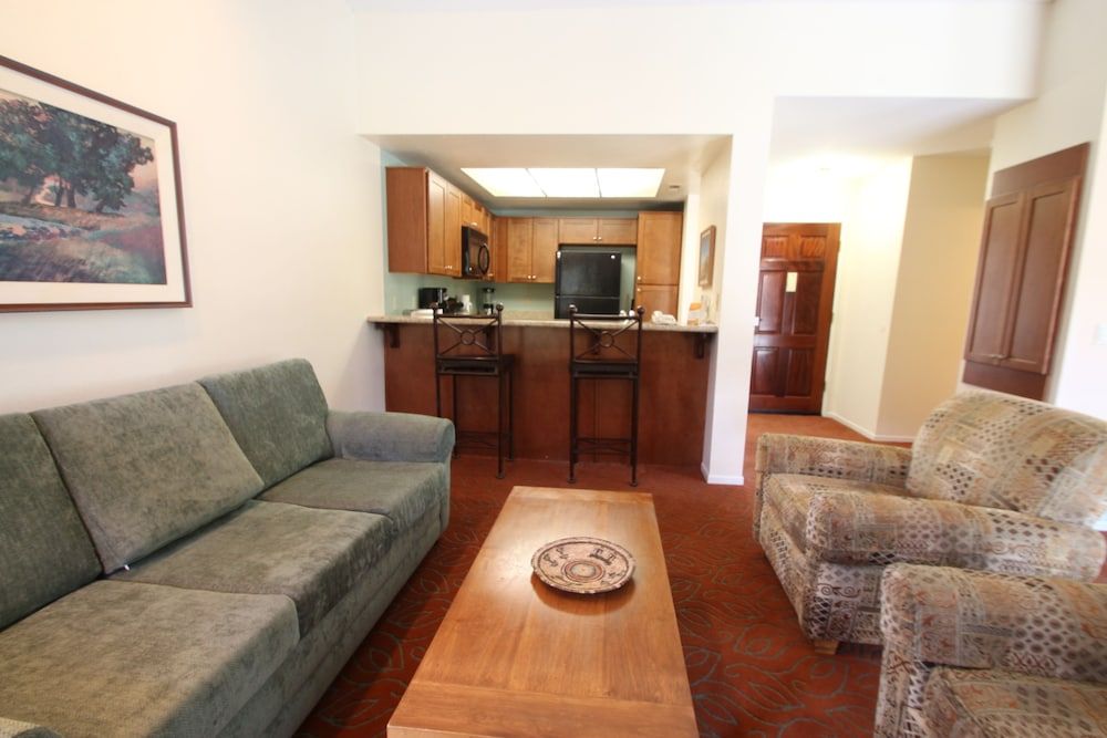 Riviera Oaks Resort Room, 1 Bedroom, Kitchen 7