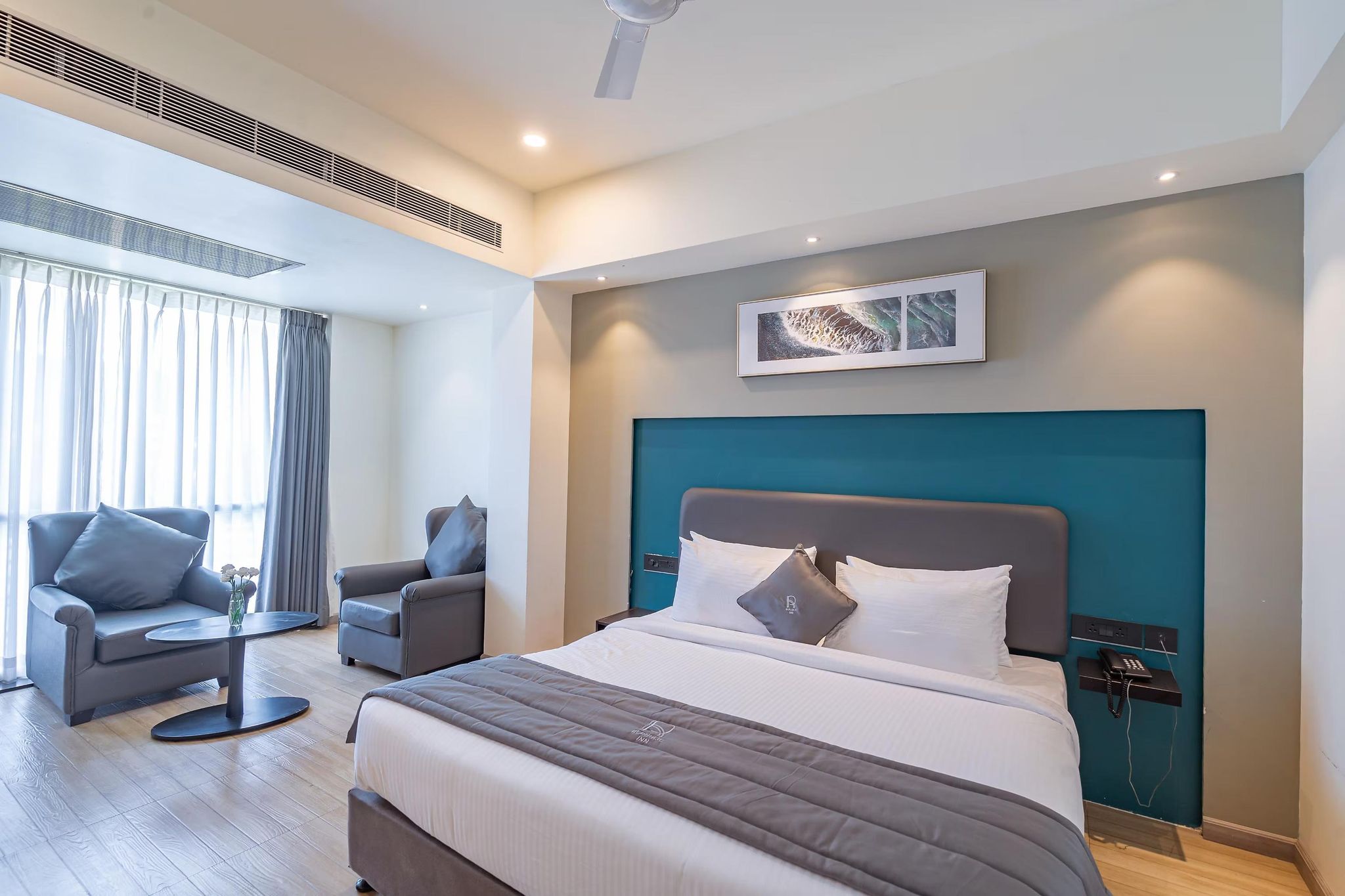 REPUBLIC INN SUPERIOR ROOM 2