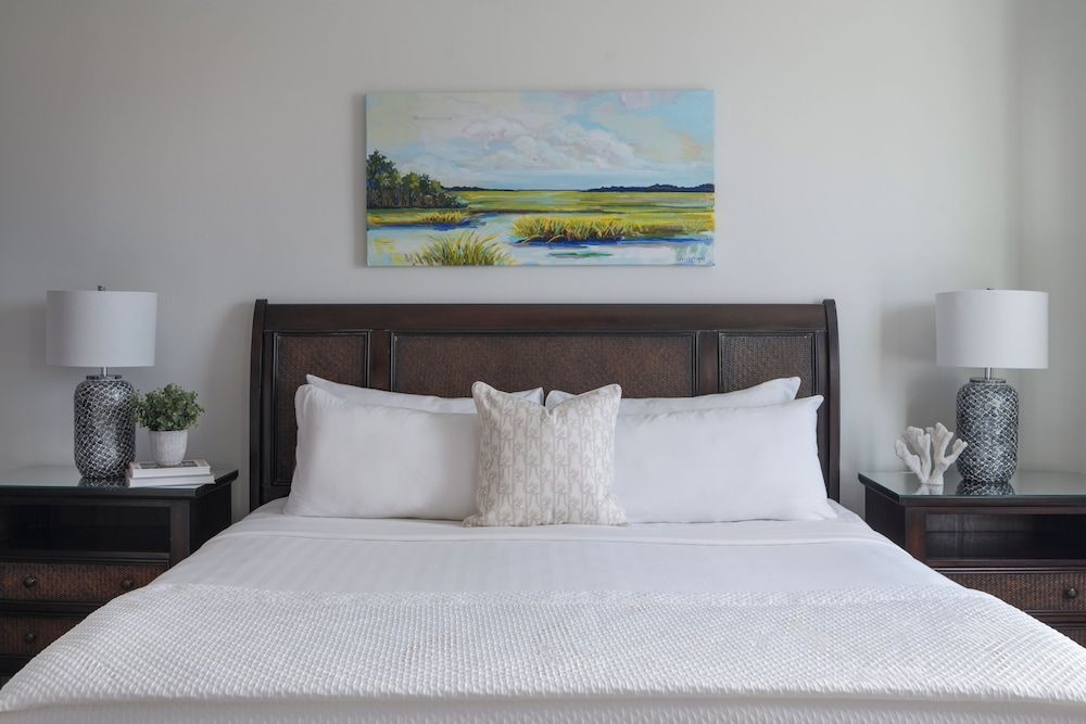 Elizabeth Pointe Lodge Room, 1 King Bed (Oceanview) 2