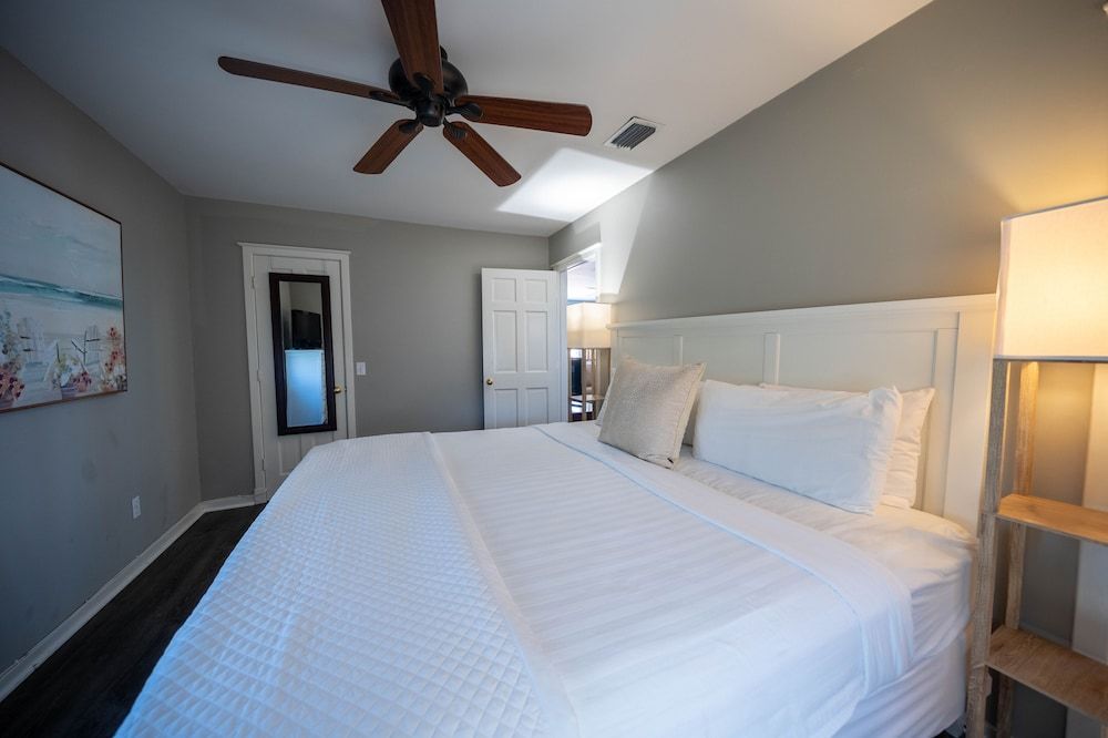 Elizabeth Pointe Lodge Cottage, Beach View 2