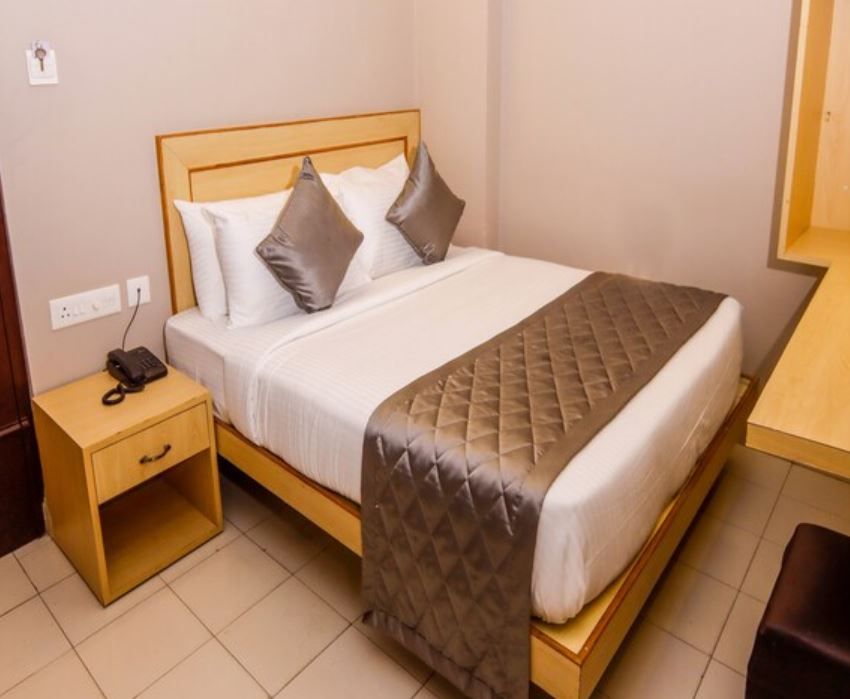 Hotel Vinayaga Tiruppur Queen Room 2