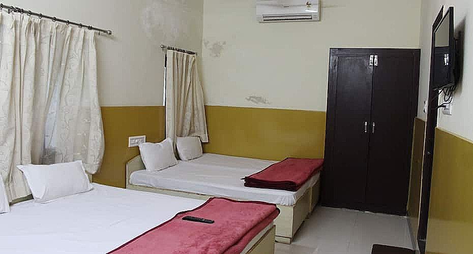 undefined Hotel Gulmohar Palace 10