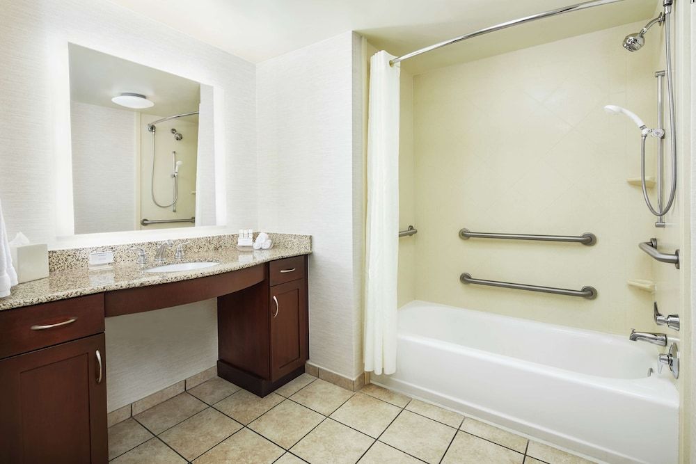 Suite, 1 King Bed, Accessible, Bathtub