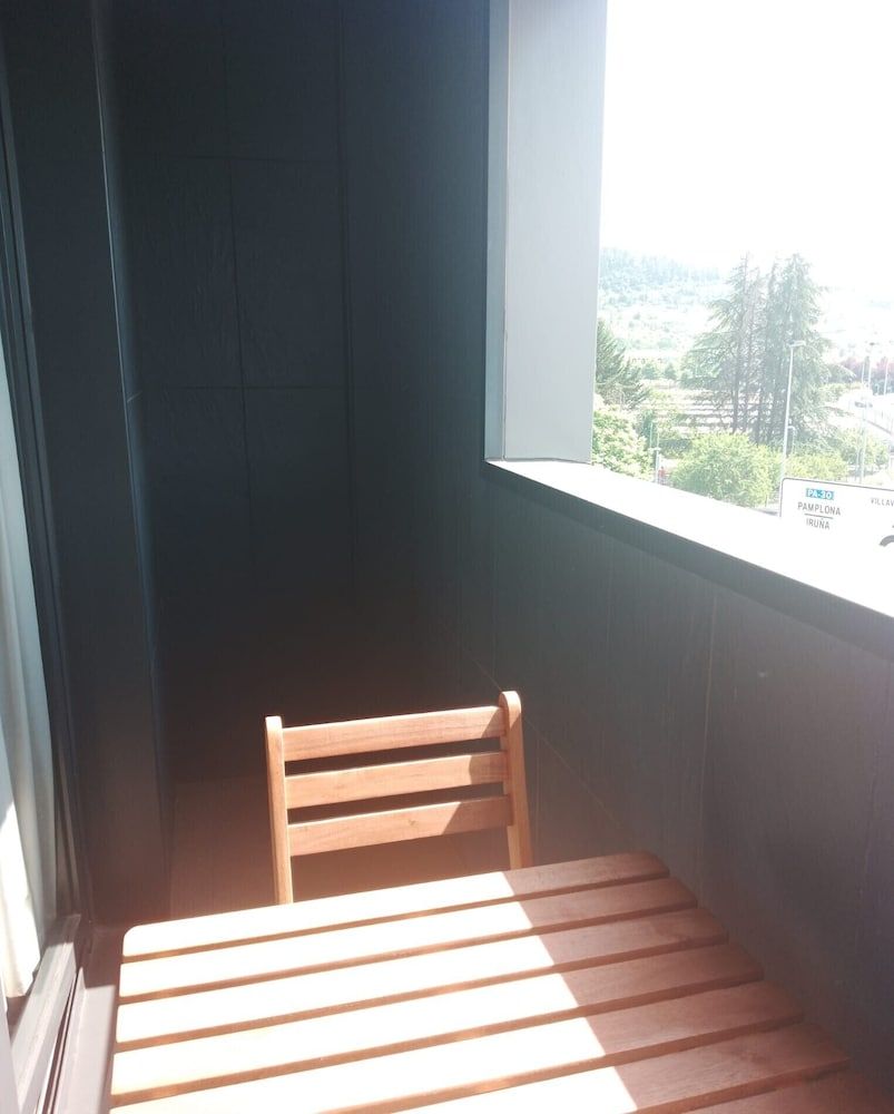 Hotel San Fermín Pamplona Standard Apartment, 1 Queen Bed with Sofa bed, Private Bathroom, City View 4