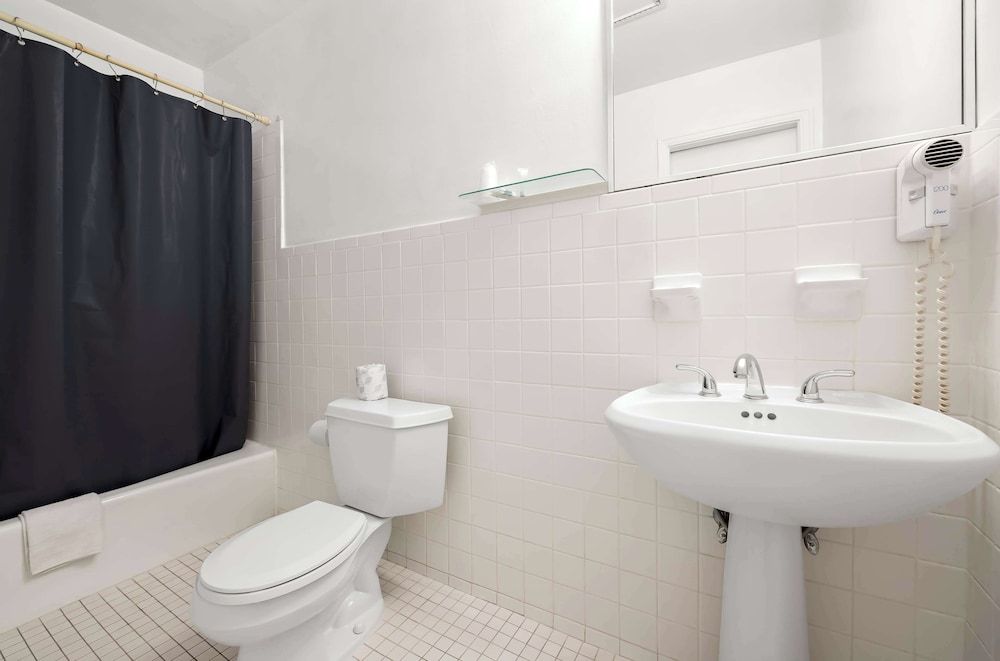 Americas Best Value Inn Historic Clewiston Inn Room, 2 Double Beds, Accessible, Non Smoking (Kitchenette) 4