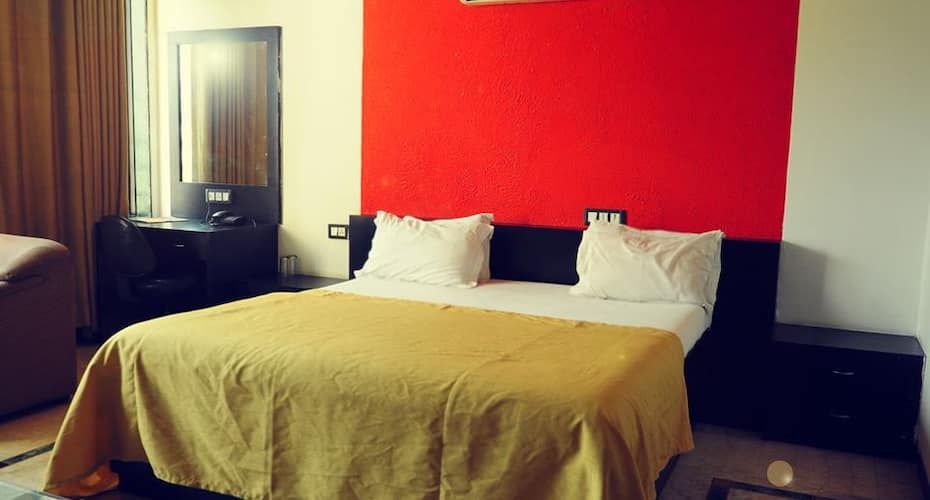 Sanjay Motels Deluxe Room 6