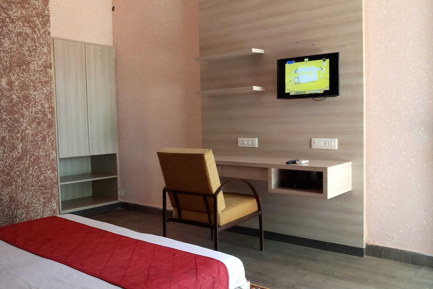 Sanjay Motels Deluxe Room 7