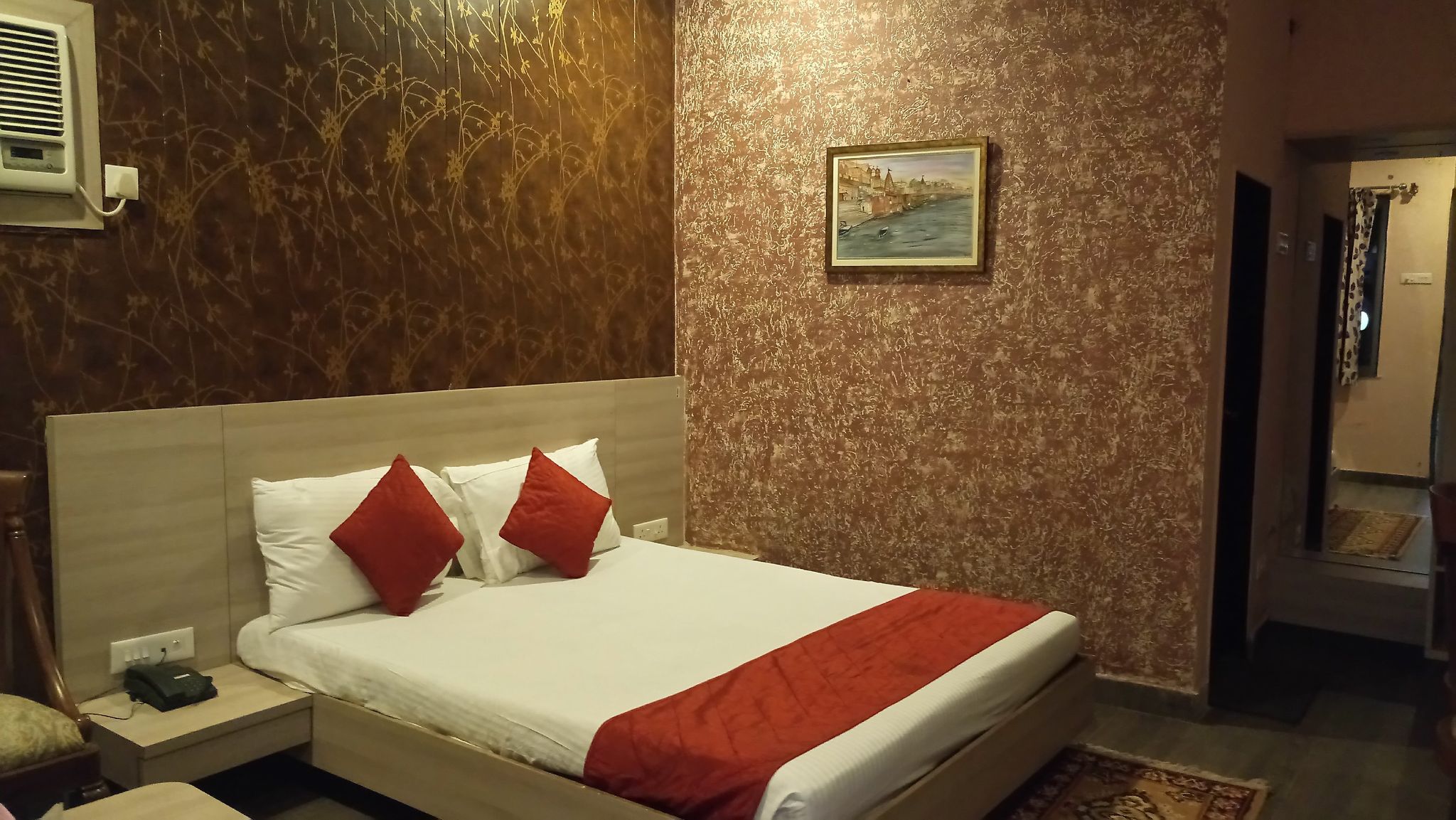 Sanjay Motels Deluxe Room 4