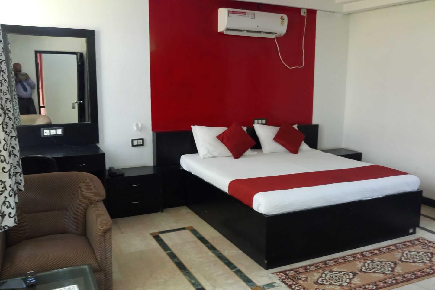 Sanjay Motels Deluxe Room 2