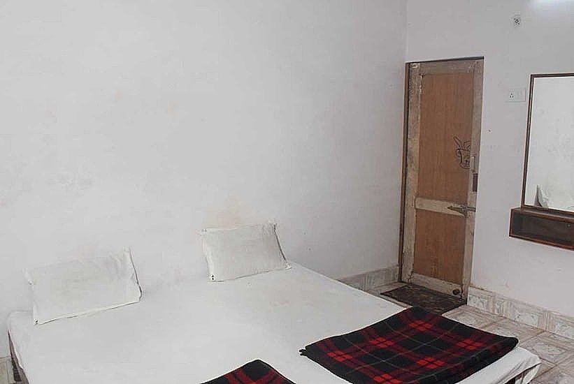 Hotel Awadh AC Double Room 3