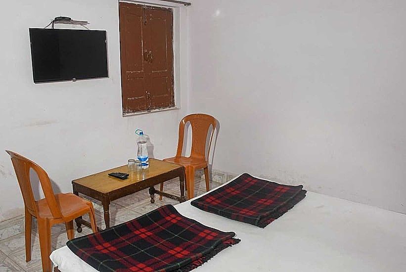 Hotel Awadh AC Double Room 4