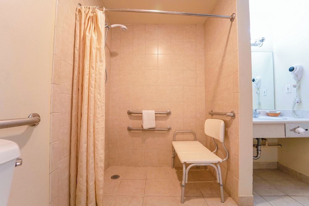 Royal Plaza Inn Indio Room, 2 Double Beds, Accessible 10