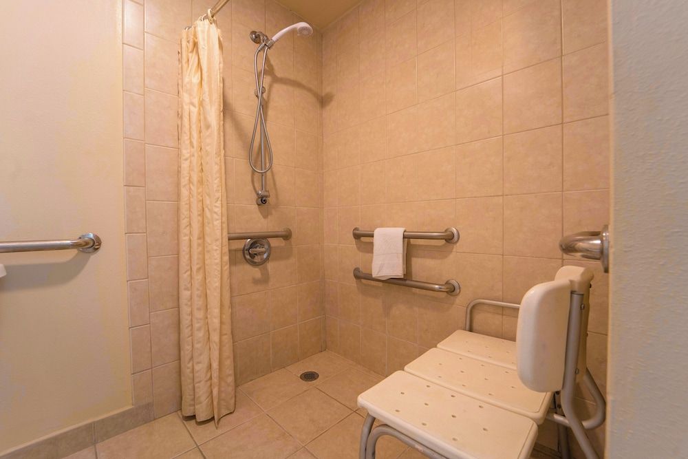 Royal Plaza Inn Indio Room, 2 Double Beds, Accessible 7