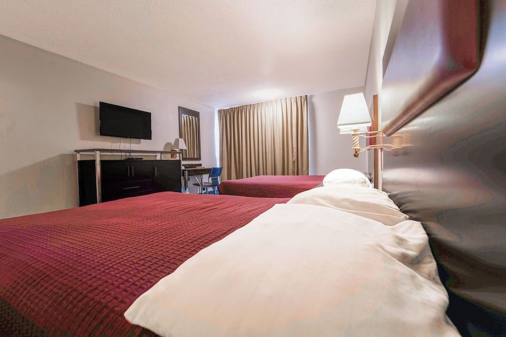 Royal Plaza Inn Indio Room, 2 Double Beds, Accessible 4