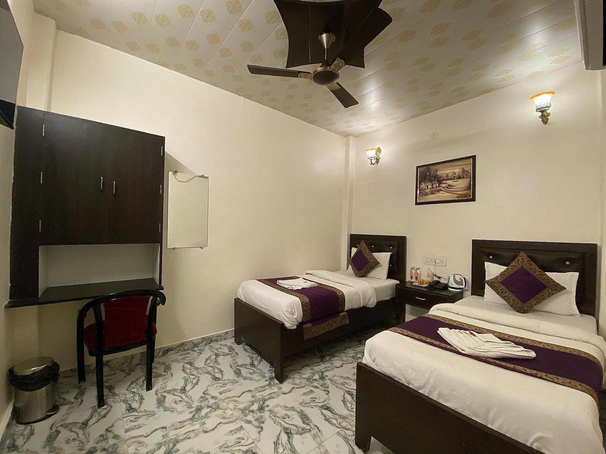 Hotel Shanti Inn Deluxe Double Room 2