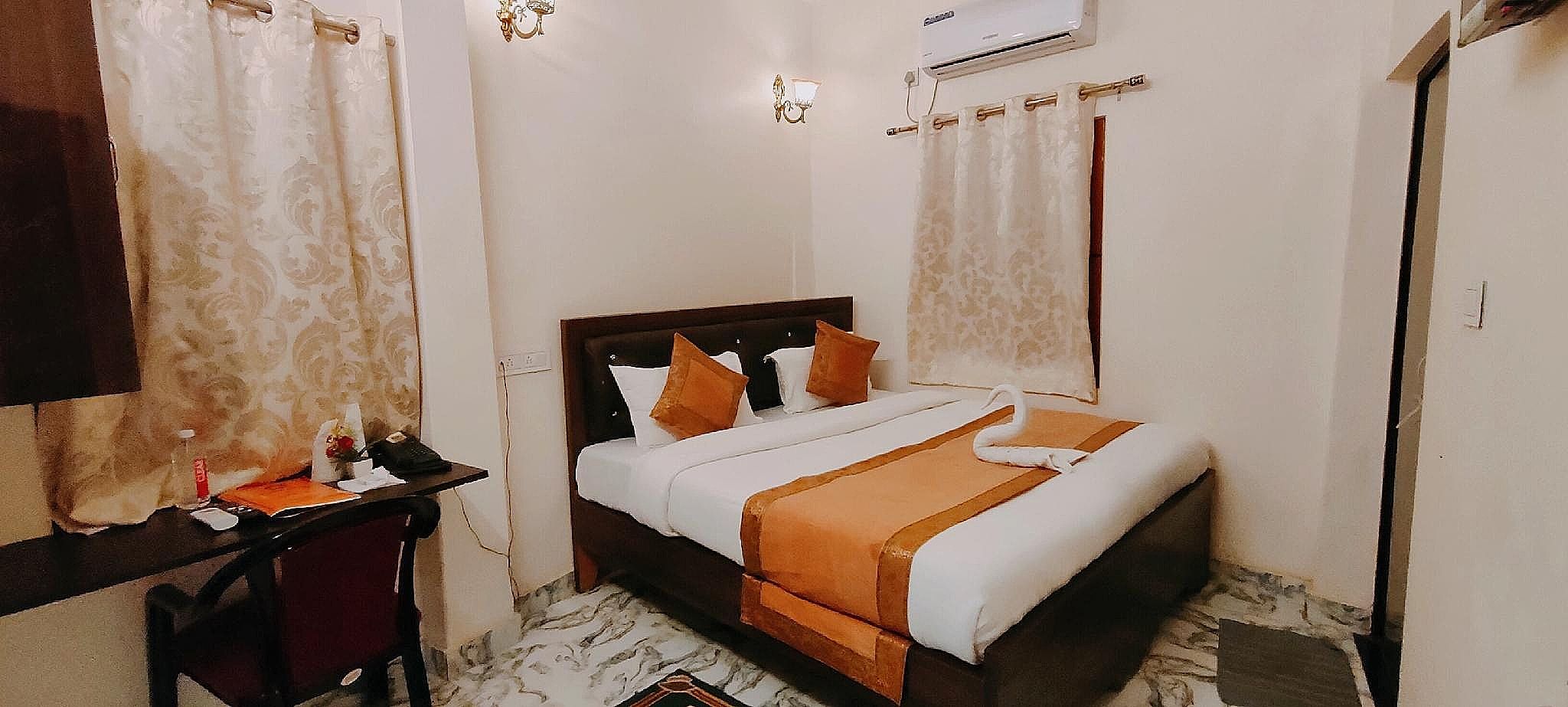 Hotel Shanti Inn Deluxe Double Room 4