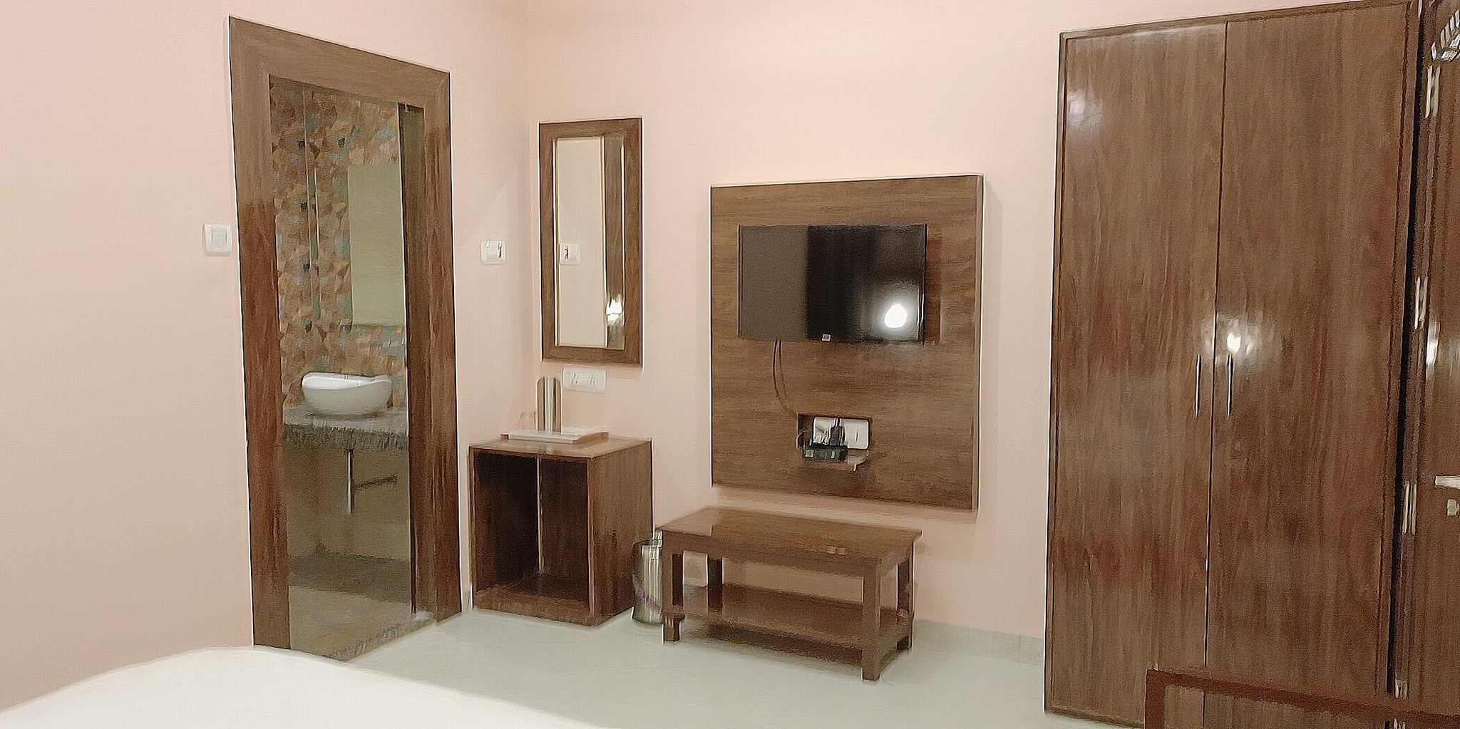 Hotel Neelgagan LUXURY DOUBLE AC ROOM 2