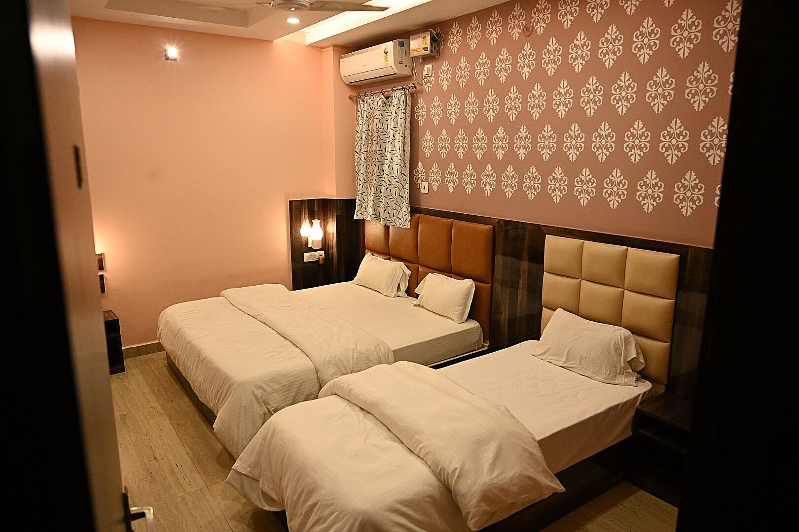 Hotel Neelgagan LUXURY DOUBLE AC ROOM