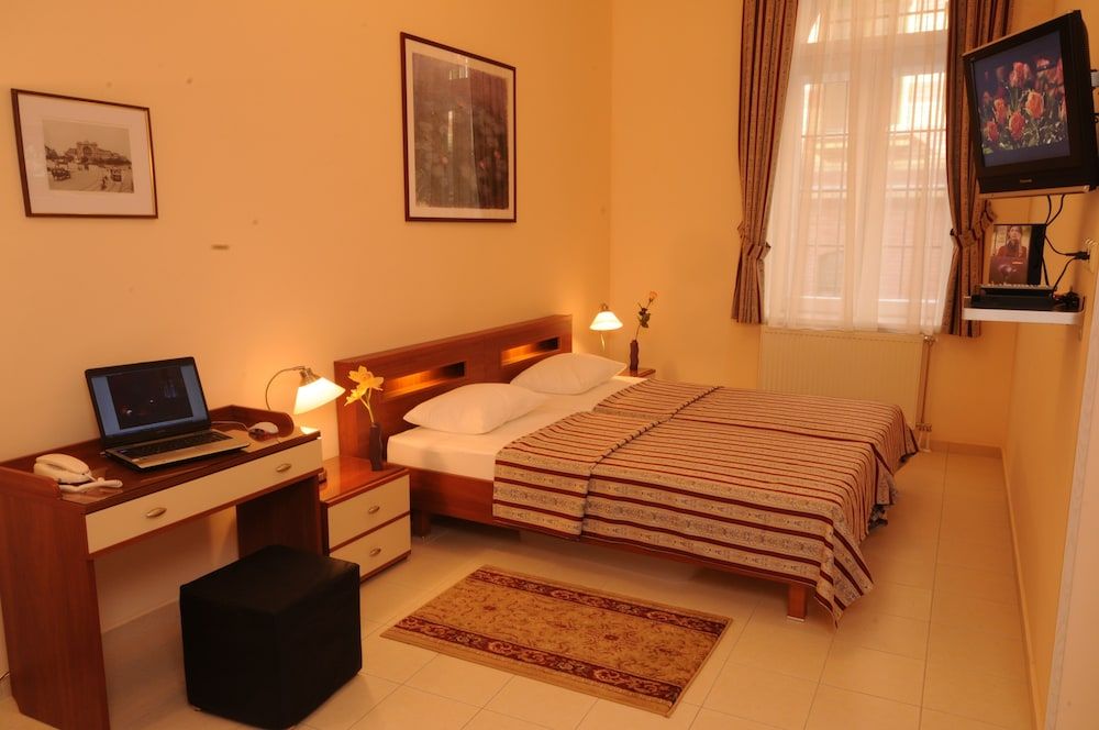 undefined Budapest Museum Central 7