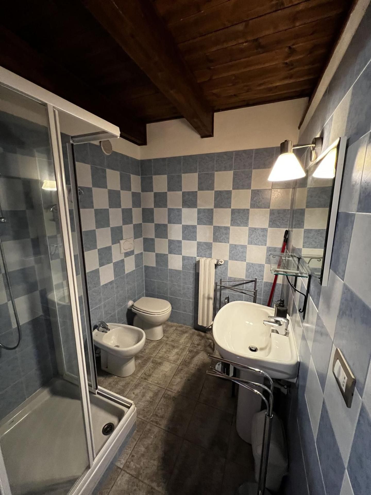 Large Two-Bedroom Apartment with Balcony and Mountain View - Split Level