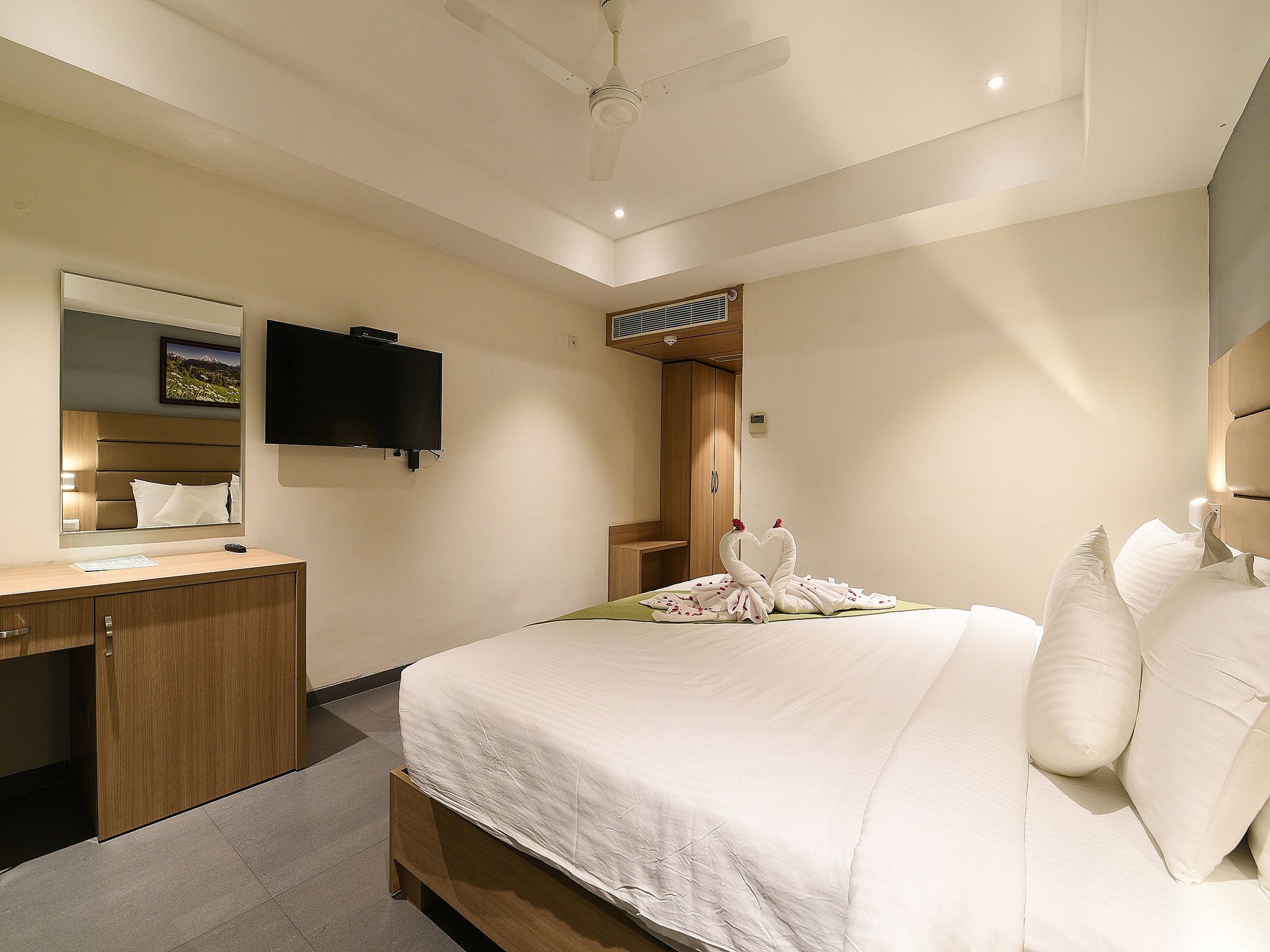 ABHAYAA HOTEL Premier Room 4