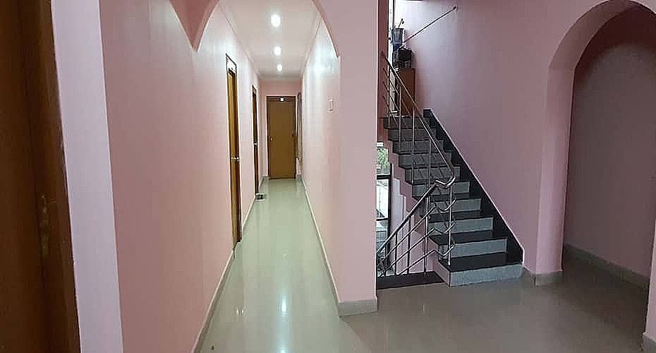 undefined Royal Stay 4