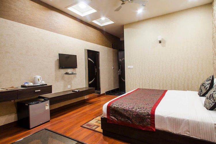 Hotel Krishnam Deluxe Double Bed 7