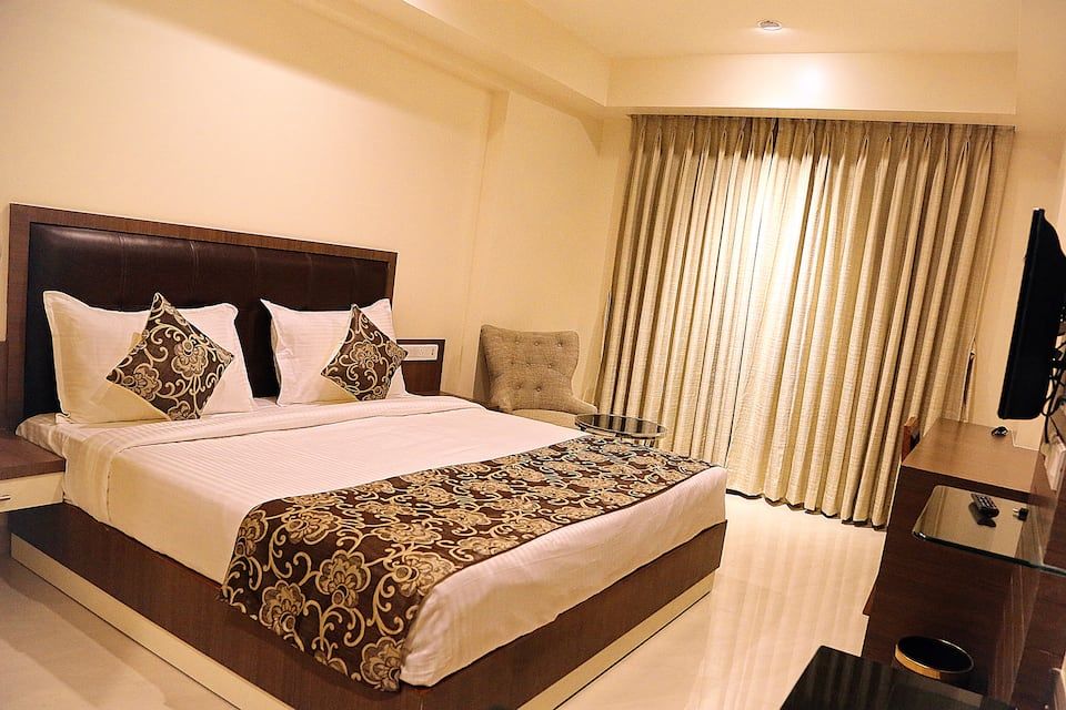 Hotel Grand Gayathri Deluxe Room