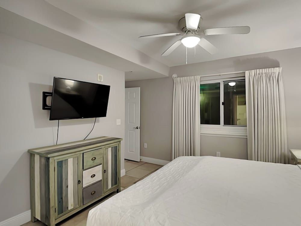 Condo, Multiple Beds, Balcony (328 - No Pets Allowed)