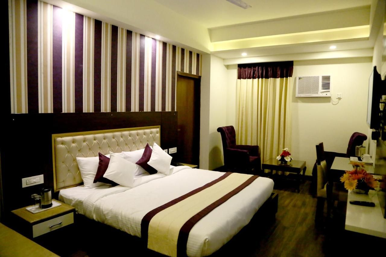 Family Suite (2 Double Rooms)