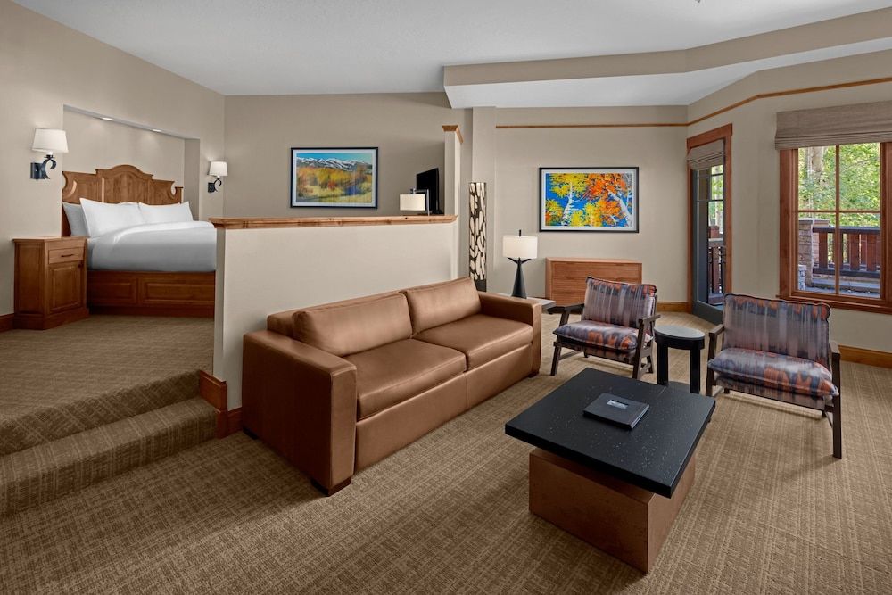 Deluxe Suite, 1 King Bed with Sofa bed, Balcony
