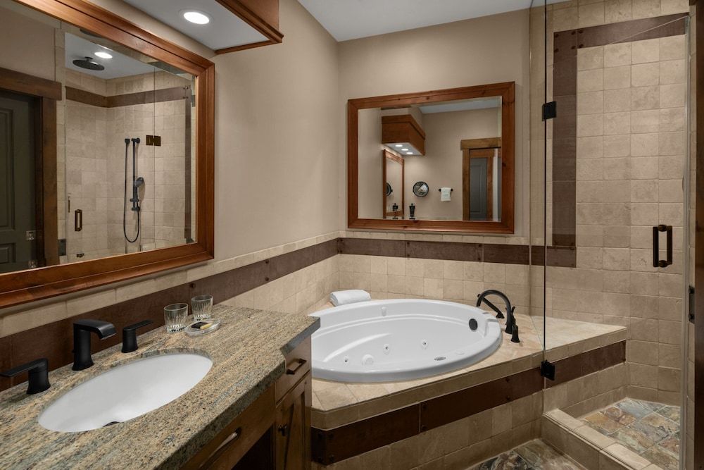 Deluxe Suite (Mobility Accessible, Tub)