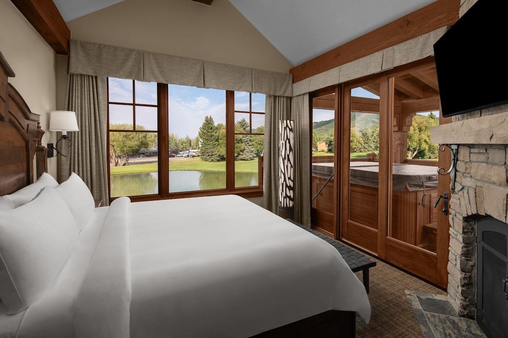 Deluxe Suite (Mobility Accessible, Tub)