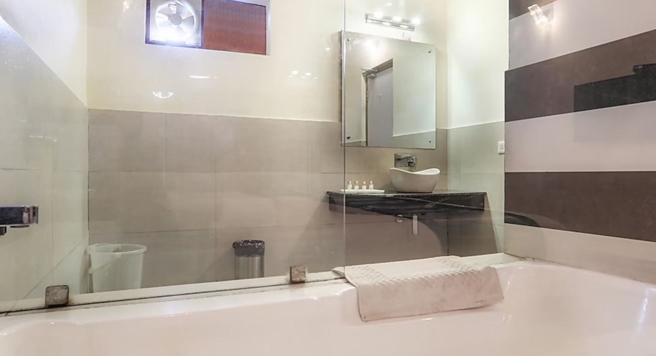 Corbett Panorama Resort Pool View Room 13