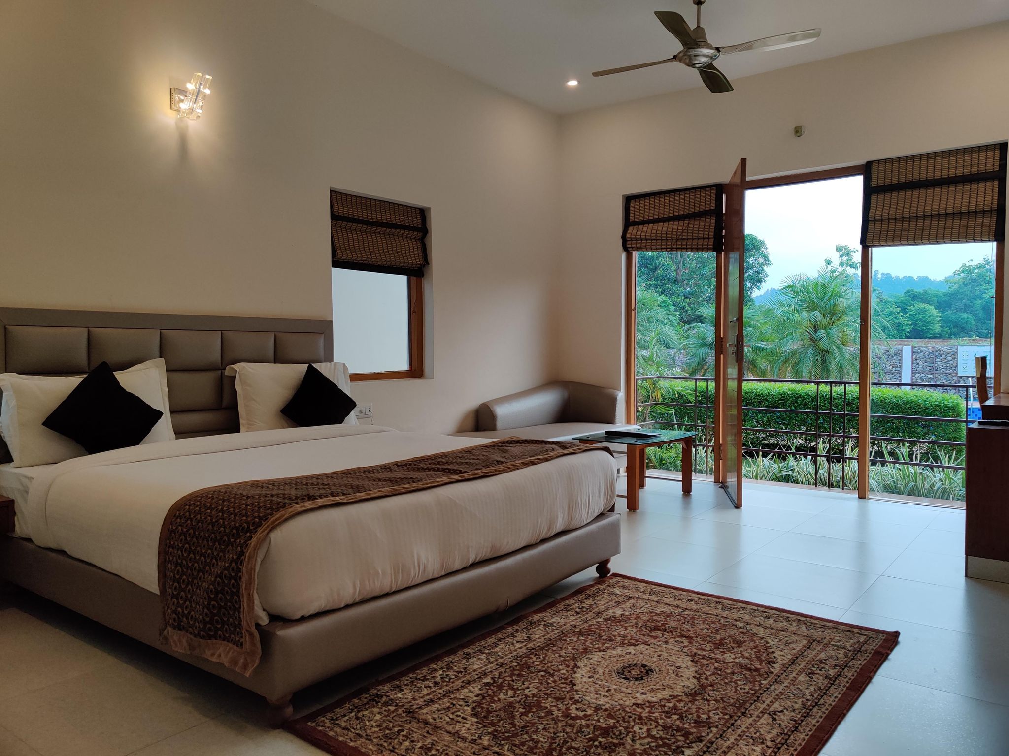 Corbett Panorama Resort Pool View Room 6