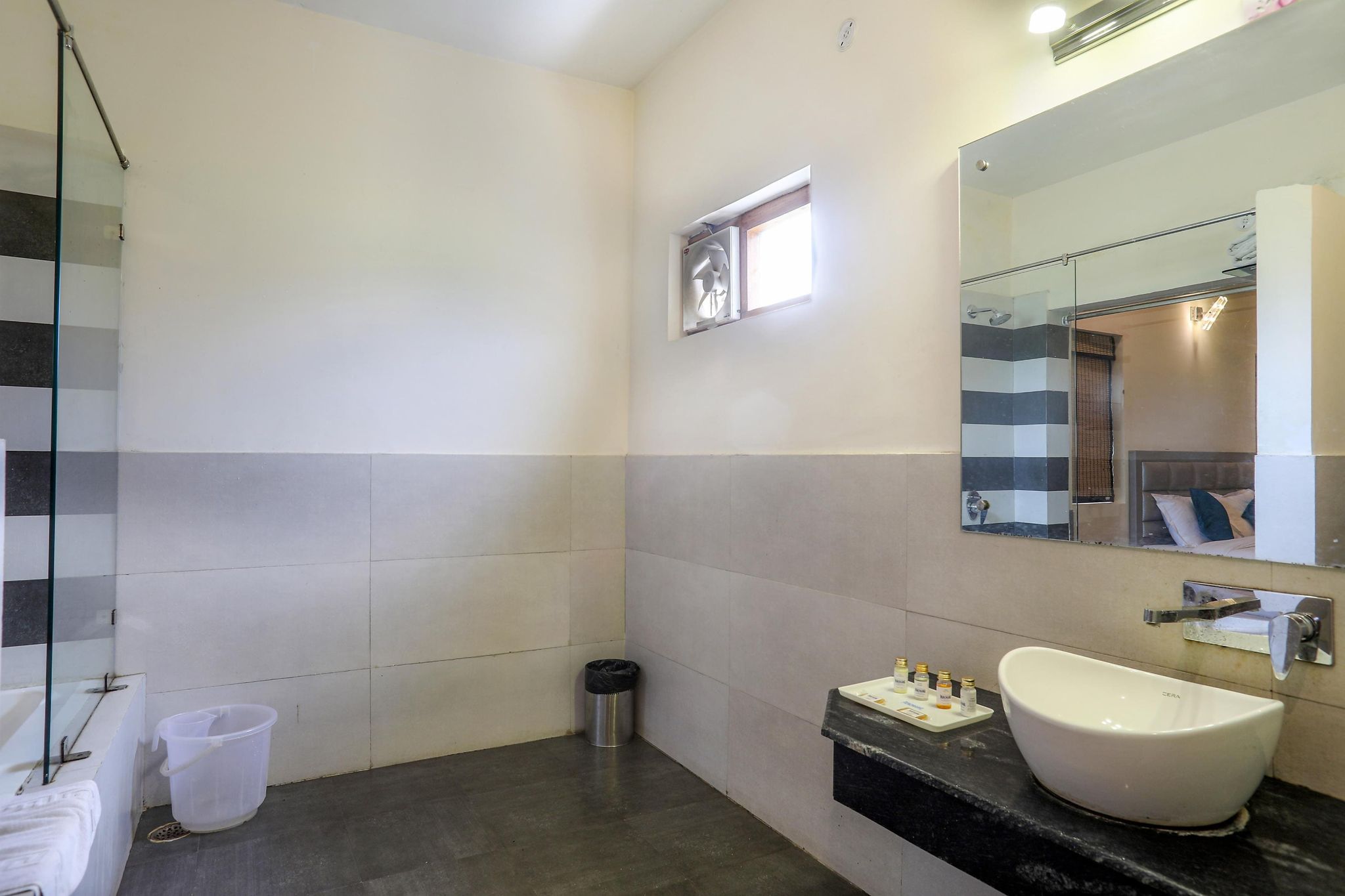 Corbett Panorama Resort Pool View Room 12