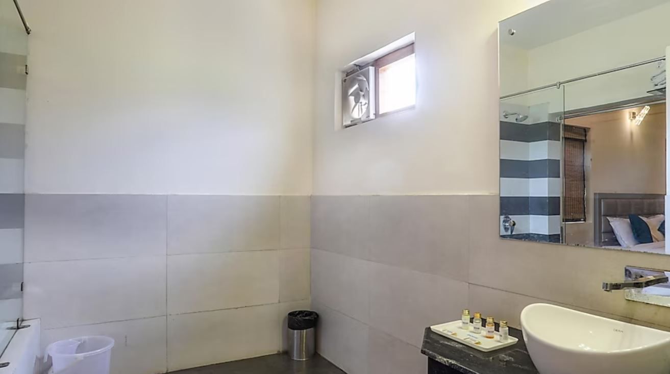 Corbett Panorama Resort Pool View Room 15