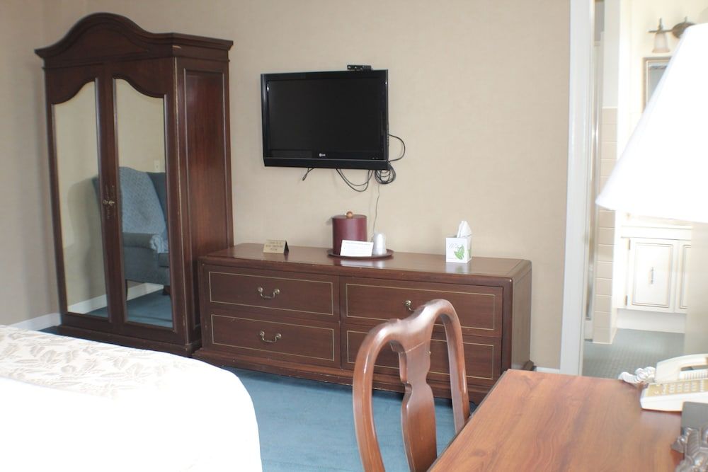 Waynebrook Inn, Est 1865 Deluxe Room, 1 Queen Bed 2