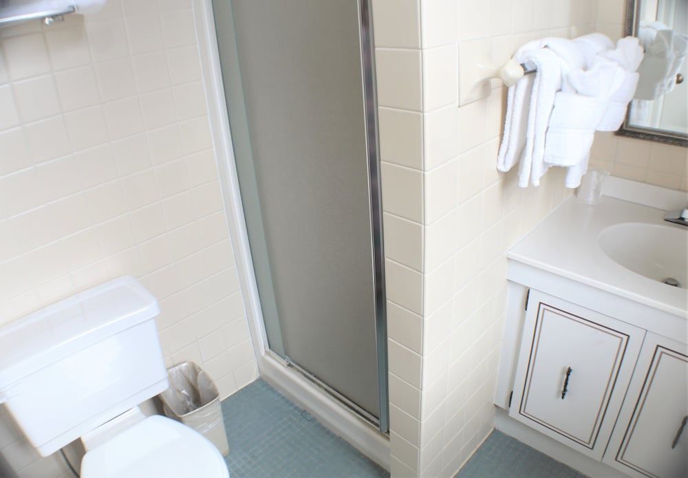 Waynebrook Inn, Est 1865 Deluxe Room, 1 Queen Bed 4