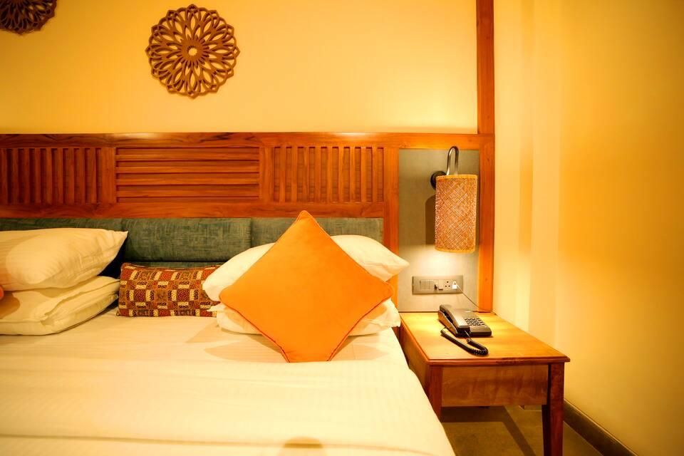 Corbett Aamod Spa and Resort - Riverside Resort Kosi Riverview Room